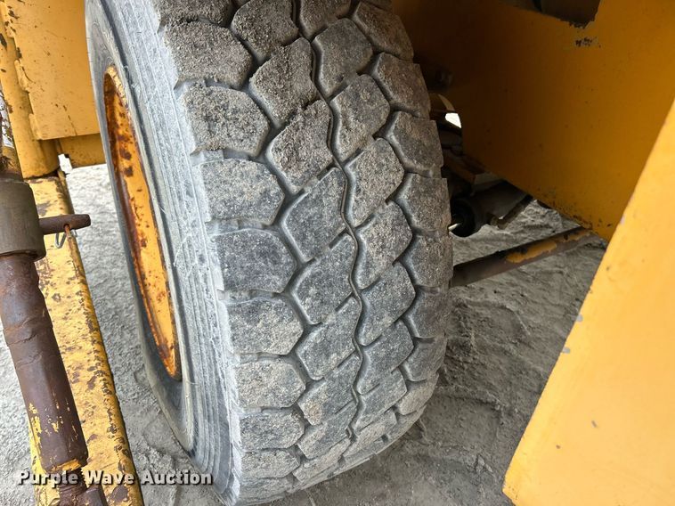 image for item DW1873 1991 Blaw-Knox RW-100A road widener