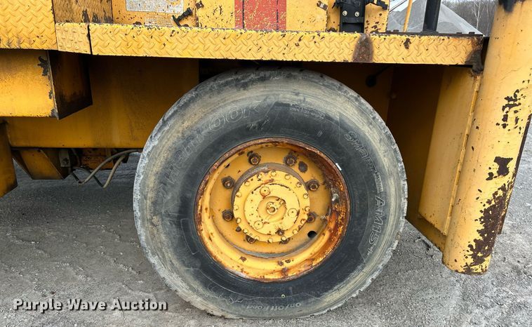 image for item DW1873 1991 Blaw-Knox RW-100A road widener