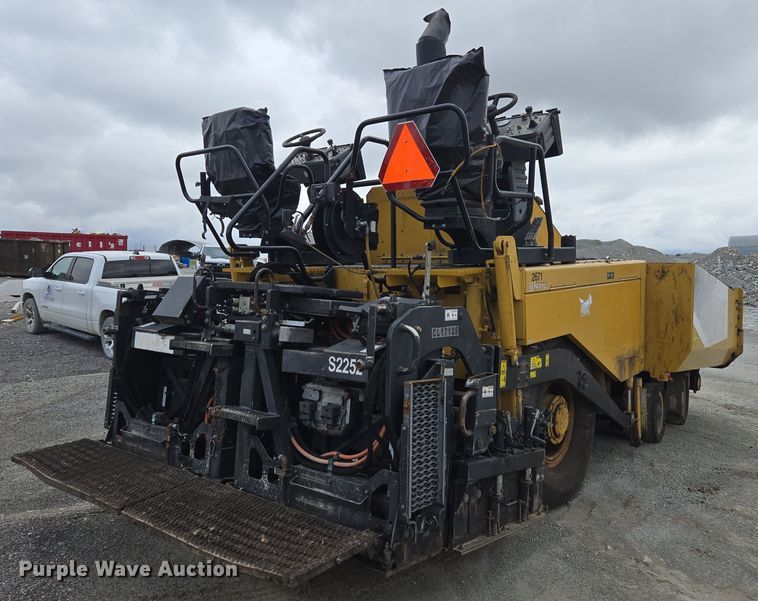 image for item DW1874 2012 Caterpillar AP-600D paver