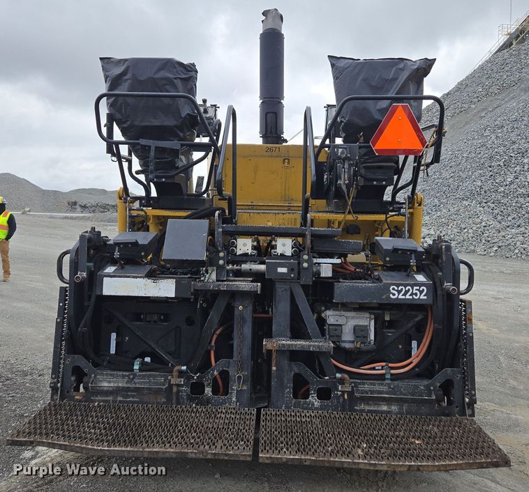 image for item DW1874 2012 Caterpillar AP-600D paver