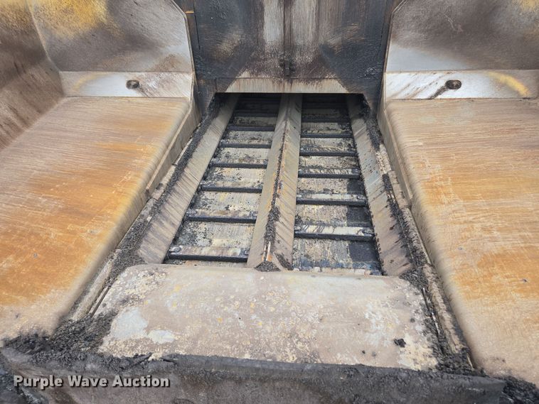 image for item DW1874 2012 Caterpillar AP-600D paver