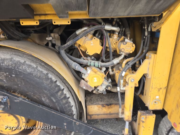 image for item DW1874 2012 Caterpillar AP-600D paver