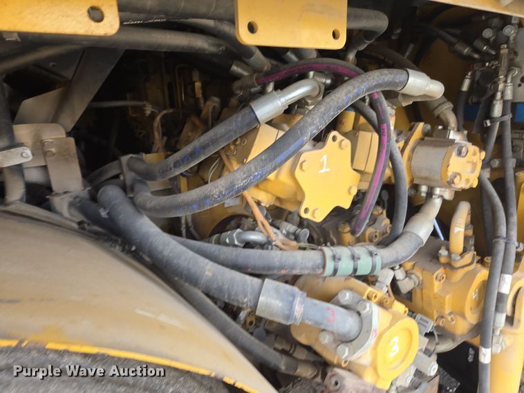 image for item DW1874 2012 Caterpillar AP-600D paver