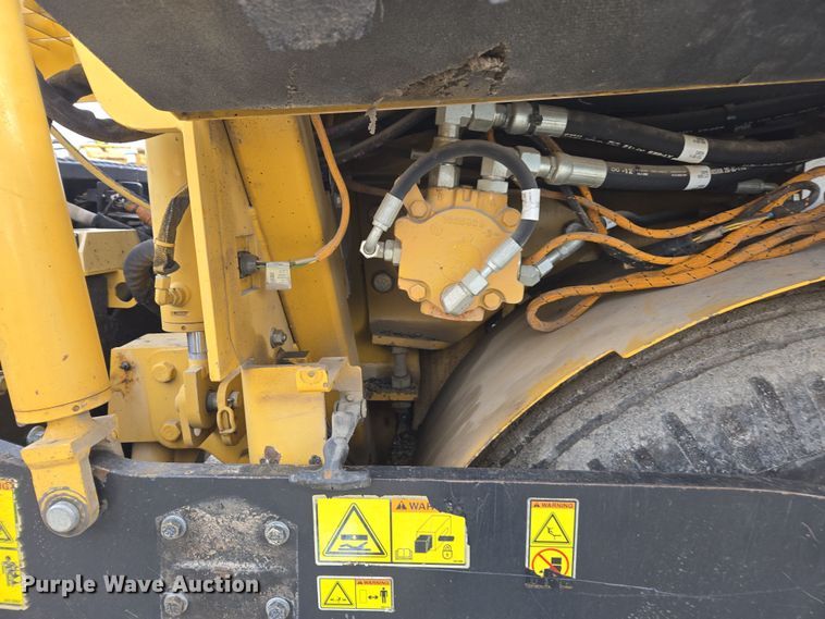 image for item DW1874 2012 Caterpillar AP-600D paver