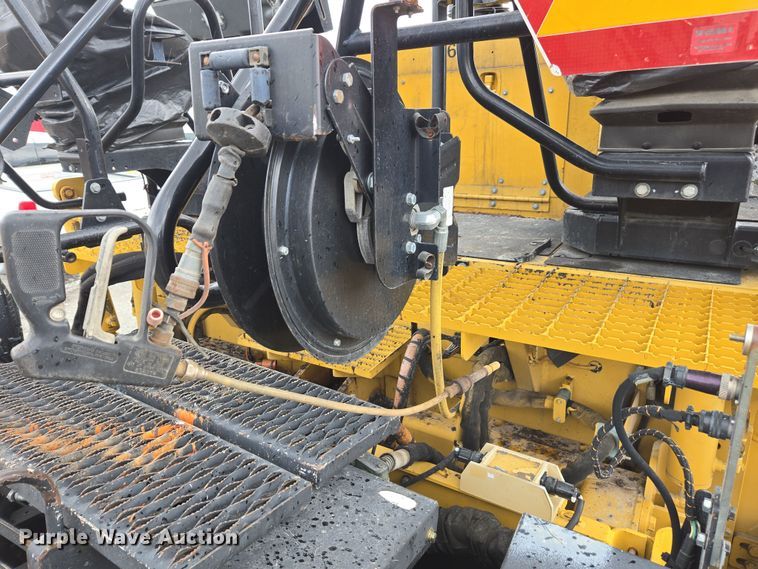 image for item DW1874 2012 Caterpillar AP-600D paver