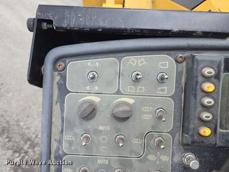 image for item DW1874 2012 Caterpillar AP-600D paver