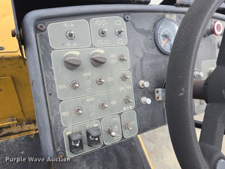 image for item DW1874 2012 Caterpillar AP-600D paver