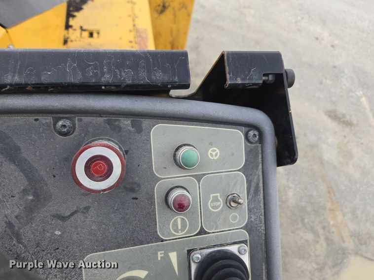 image for item DW1874 2012 Caterpillar AP-600D paver