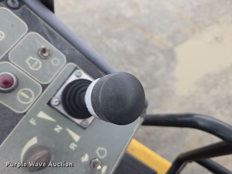 image for item DW1874 2012 Caterpillar AP-600D paver