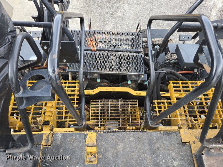 image for item DW1874 2012 Caterpillar AP-600D paver