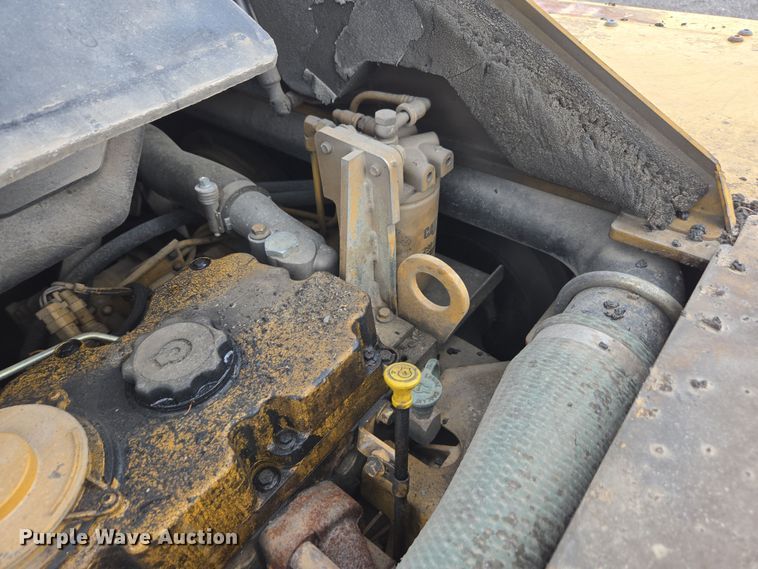 image for item DW1874 2012 Caterpillar AP-600D paver