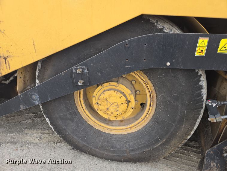 image for item DW1874 2012 Caterpillar AP-600D paver