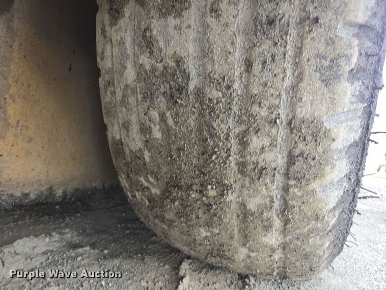 image for item DW1874 2012 Caterpillar AP-600D paver