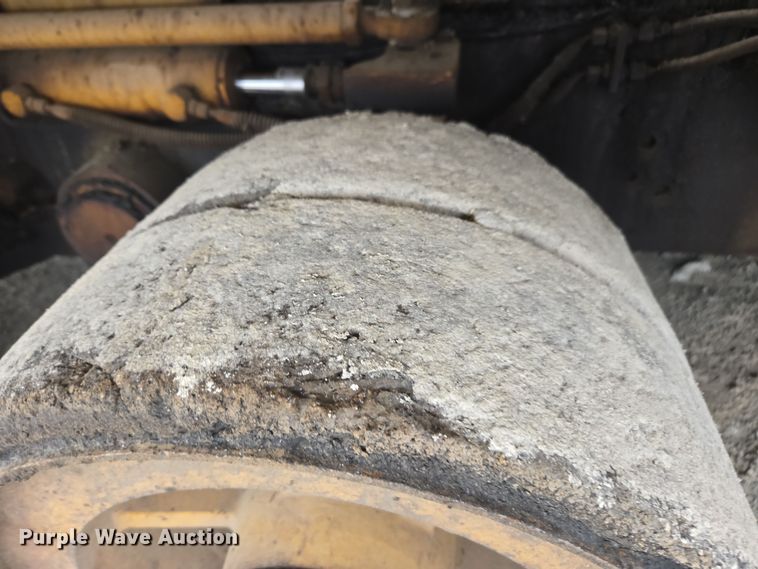 image for item DW1874 2012 Caterpillar AP-600D paver