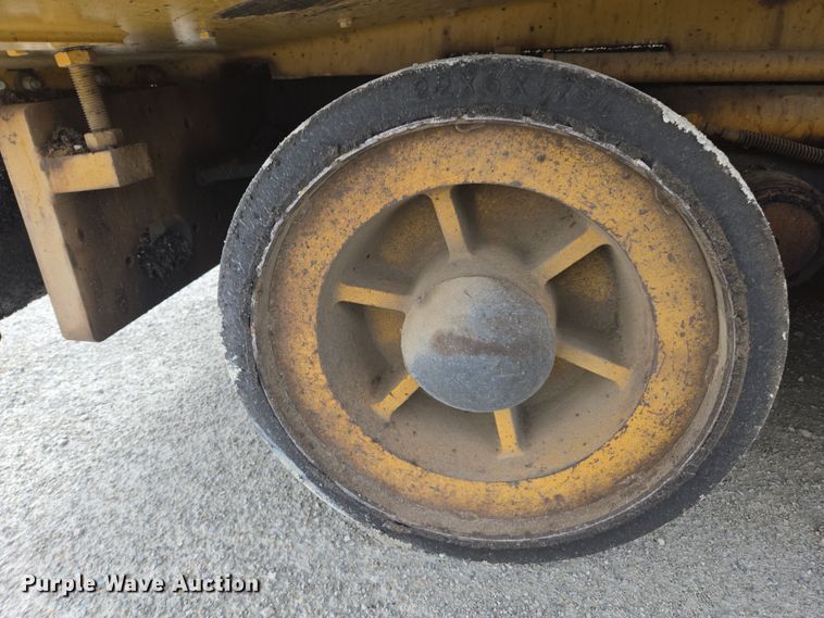 image for item DW1874 2012 Caterpillar AP-600D paver