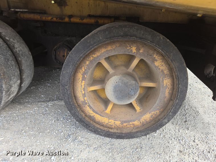 image for item DW1874 2012 Caterpillar AP-600D paver