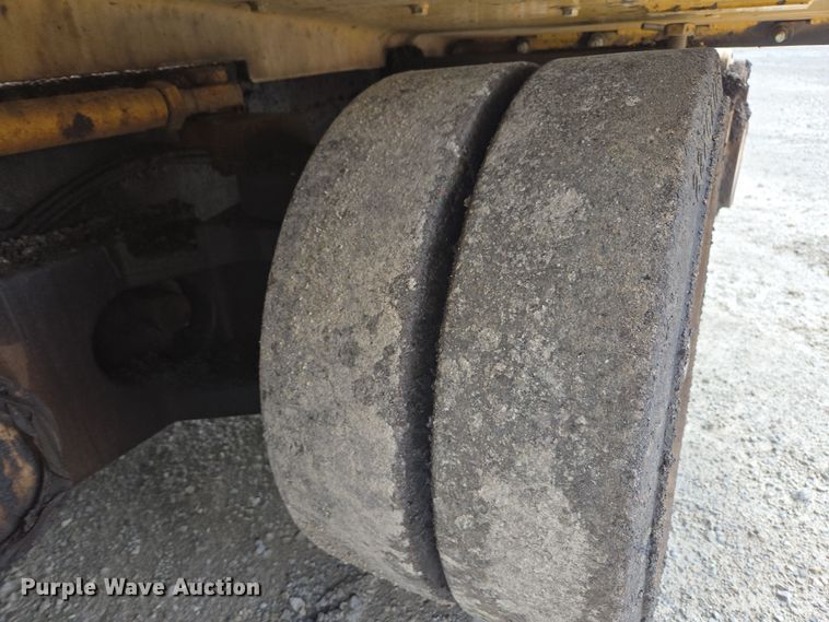 image for item DW1874 2012 Caterpillar AP-600D paver