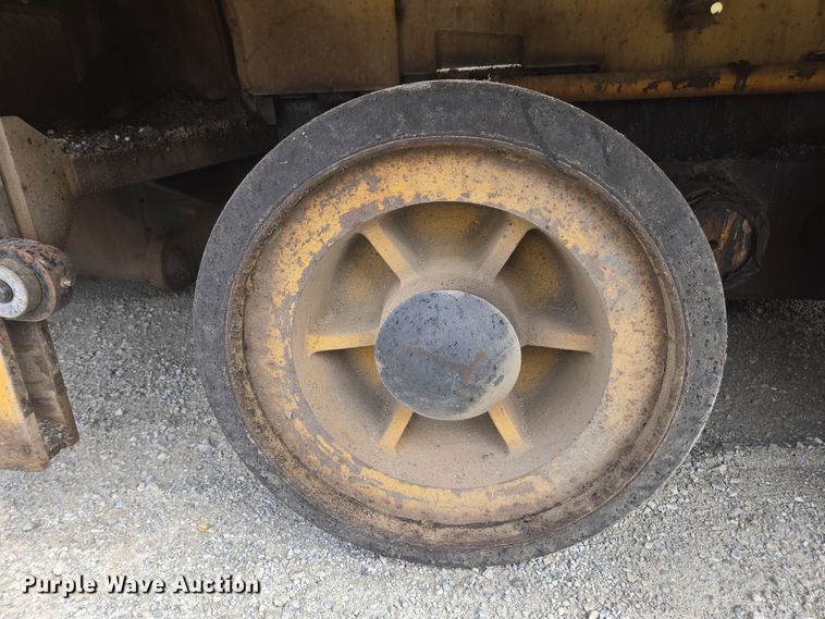 image for item DW1874 2012 Caterpillar AP-600D paver