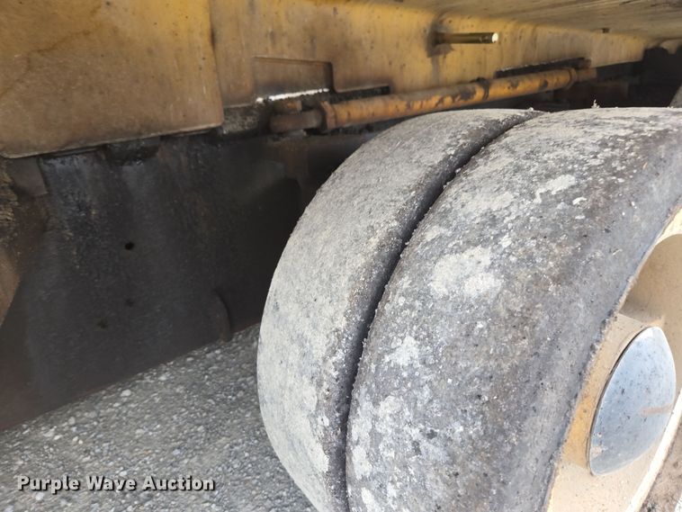 image for item DW1874 2012 Caterpillar AP-600D paver