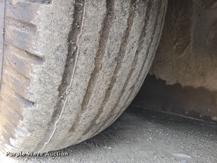 image for item DW1874 2012 Caterpillar AP-600D paver