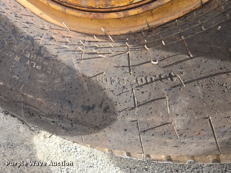 image for item DW1874 2012 Caterpillar AP-600D paver