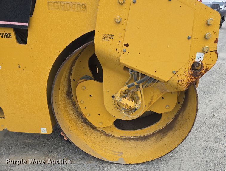 image for item DW1875 2005 Caterpillar CB-534D double drum vibratory roller