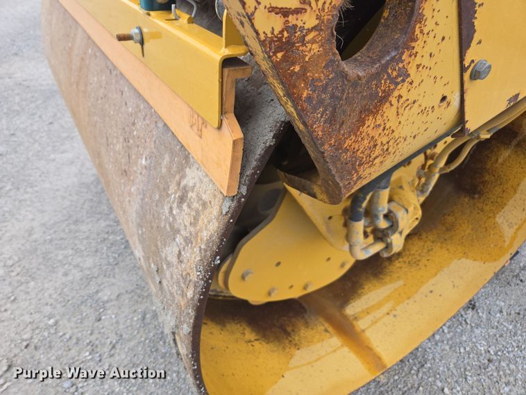 image for item DW1875 2005 Caterpillar CB-534D double drum vibratory roller