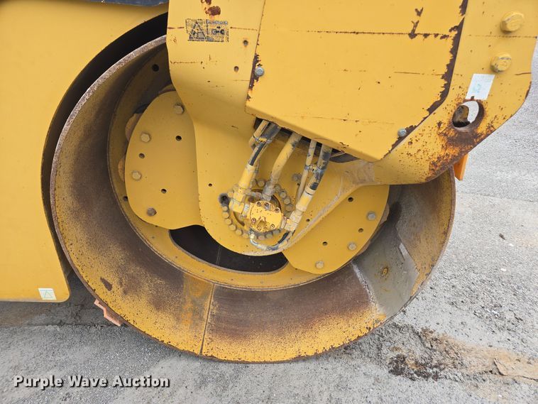 image for item DW1875 2005 Caterpillar CB-534D double drum vibratory roller