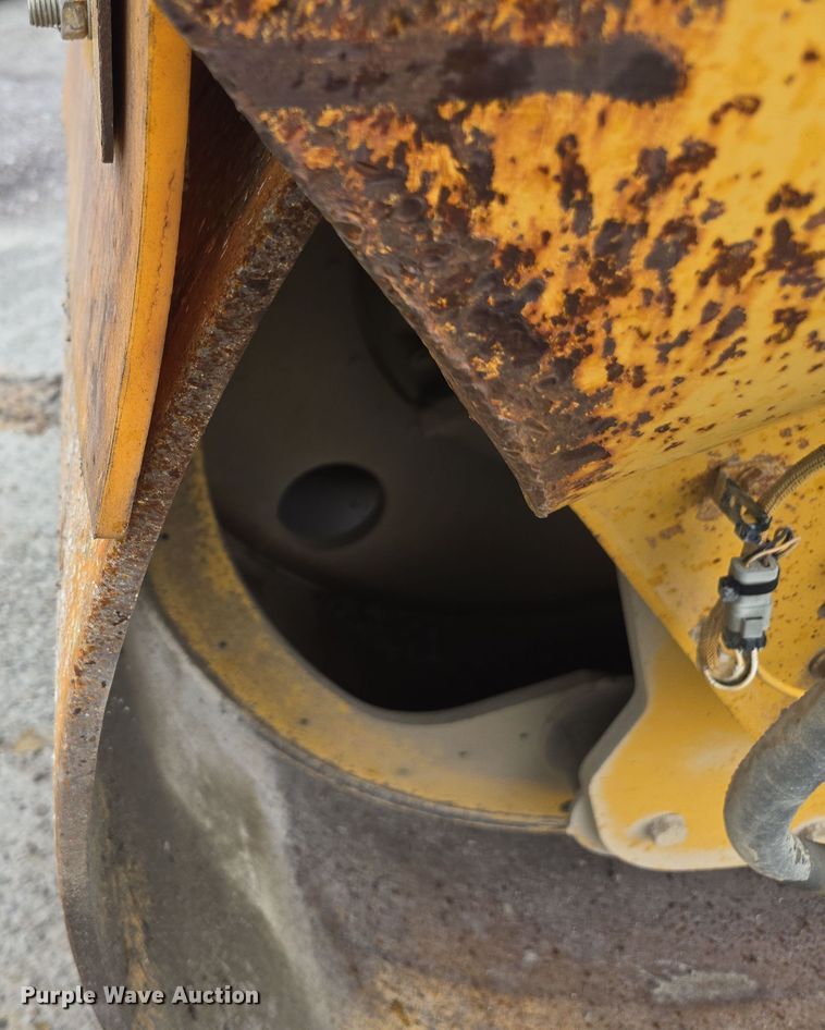 image for item DW1875 2005 Caterpillar CB-534D double drum vibratory roller