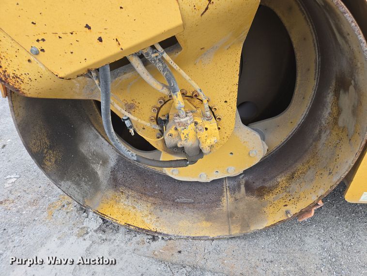 image for item DW1875 2005 Caterpillar CB-534D double drum vibratory roller