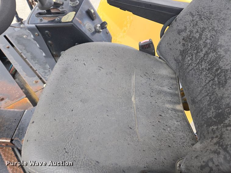 image for item DW1875 2005 Caterpillar CB-534D double drum vibratory roller