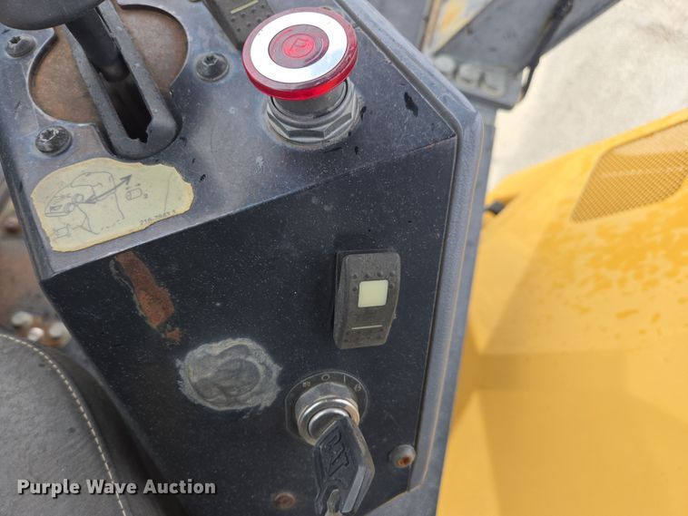 image for item DW1875 2005 Caterpillar CB-534D double drum vibratory roller