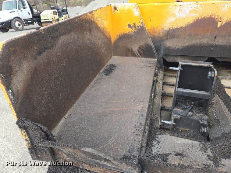 image for item DW1876 2000 Blaw-Knox PF-5510 paver