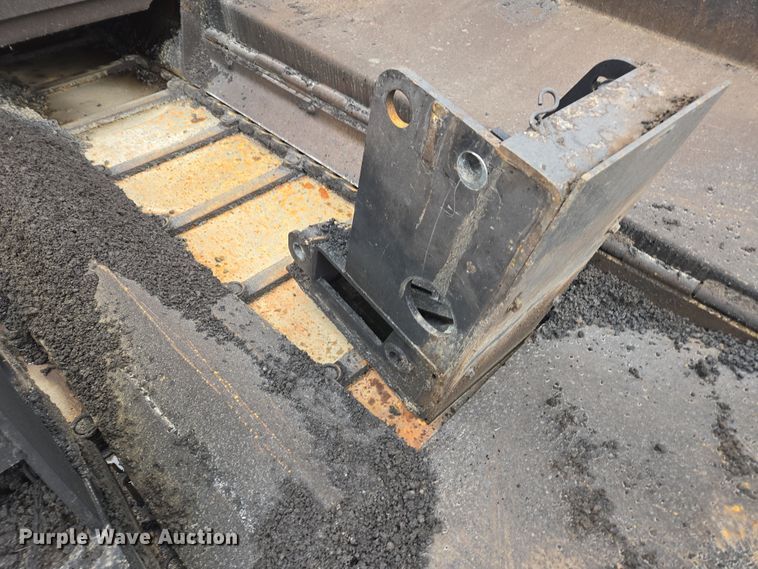 image for item DW1876 2000 Blaw-Knox PF-5510 paver