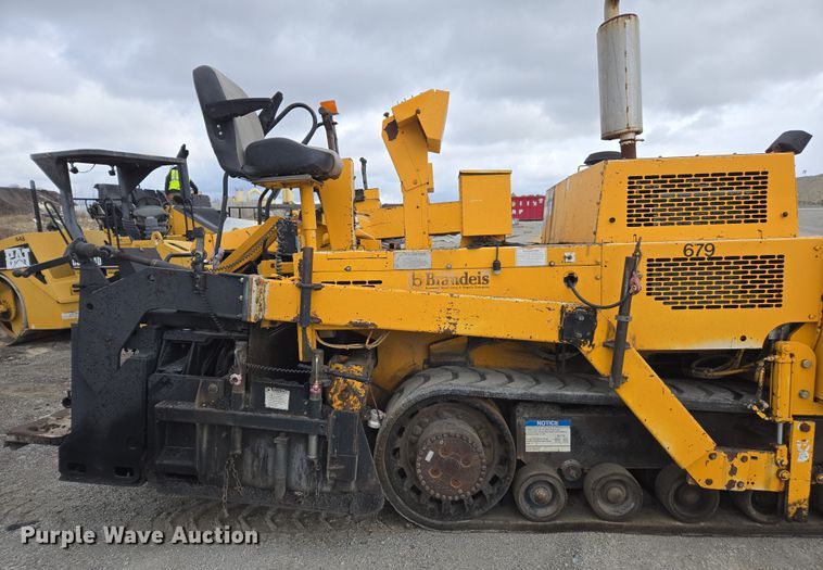 image for item DW1876 2000 Blaw-Knox PF-5510 paver