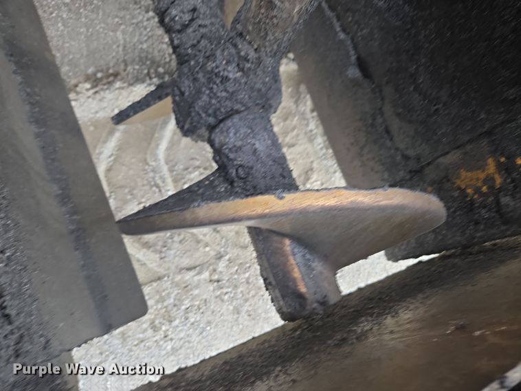 image for item DW1876 2000 Blaw-Knox PF-5510 paver