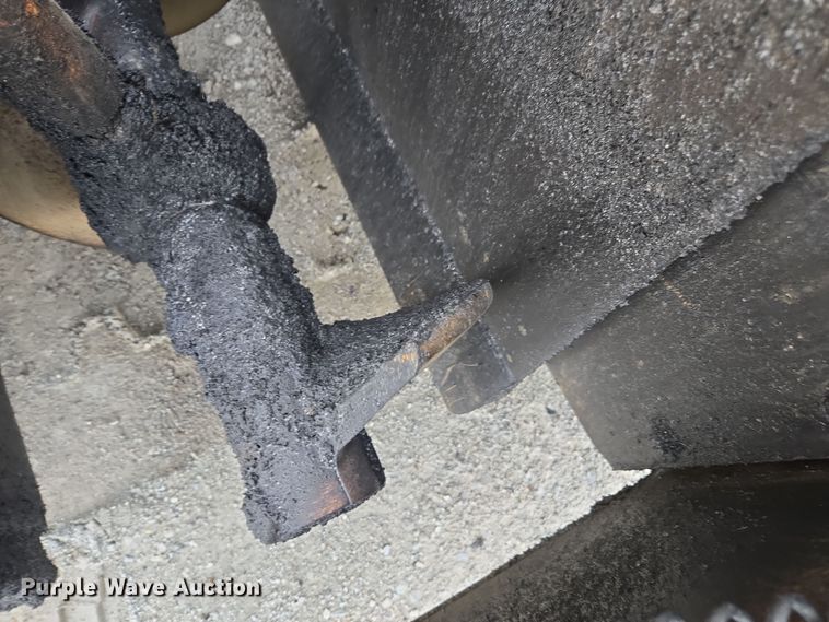 image for item DW1876 2000 Blaw-Knox PF-5510 paver