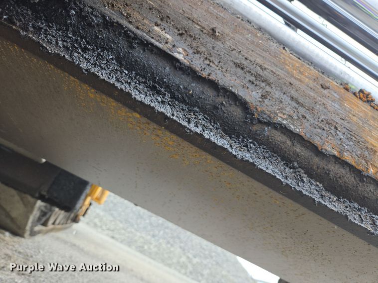 image for item DW1876 2000 Blaw-Knox PF-5510 paver