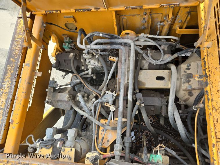 image for item DW1876 2000 Blaw-Knox PF-5510 paver