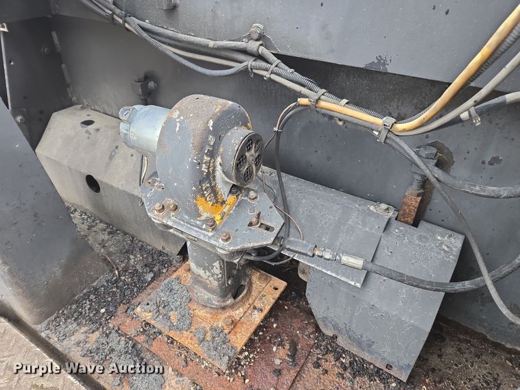 image for item DW1876 2000 Blaw-Knox PF-5510 paver