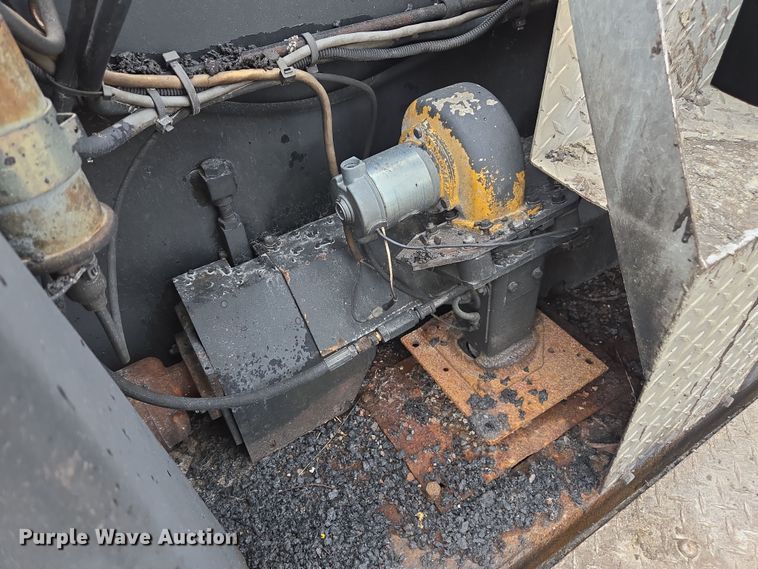 image for item DW1876 2000 Blaw-Knox PF-5510 paver