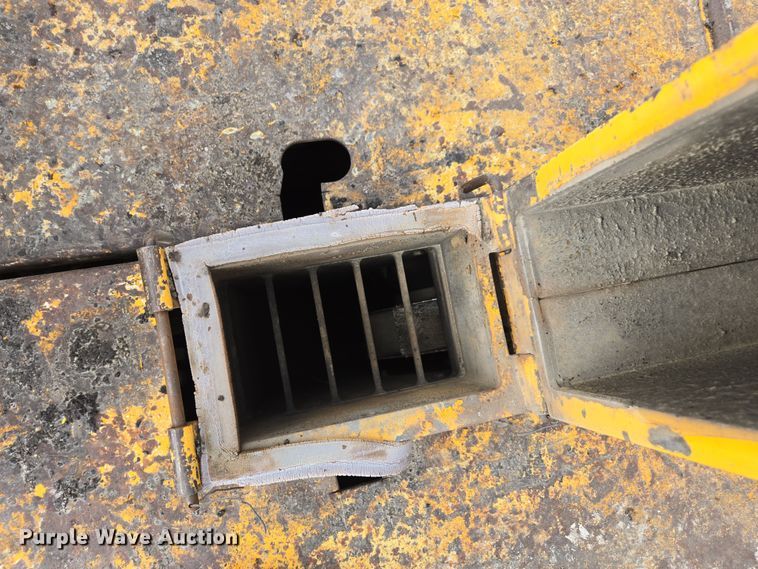 image for item DW1876 2000 Blaw-Knox PF-5510 paver