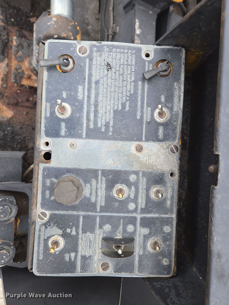 image for item DW1876 2000 Blaw-Knox PF-5510 paver