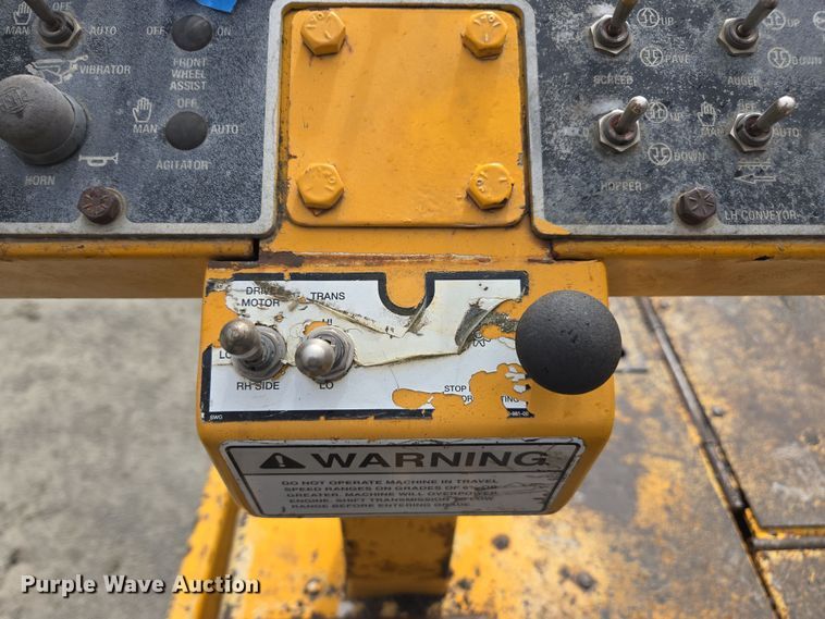 image for item DW1876 2000 Blaw-Knox PF-5510 paver