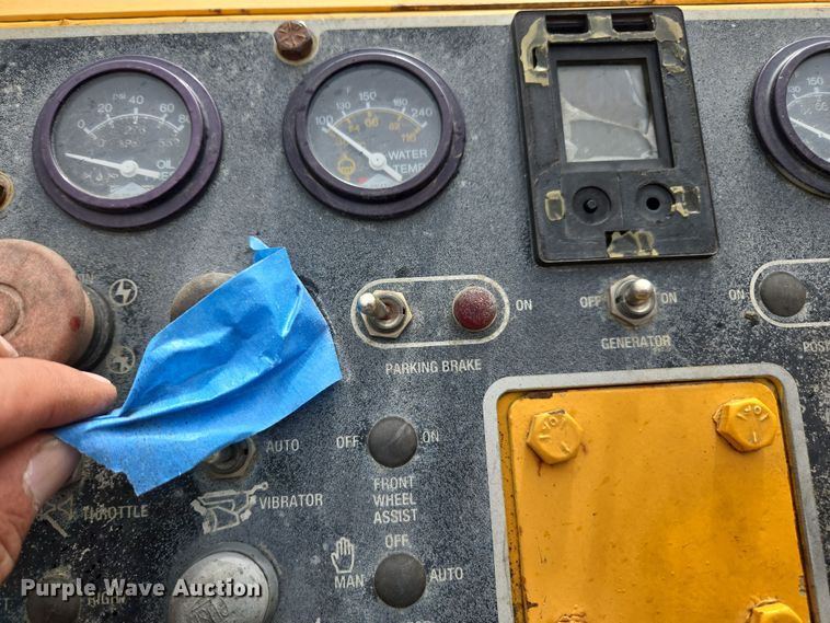 image for item DW1876 2000 Blaw-Knox PF-5510 paver