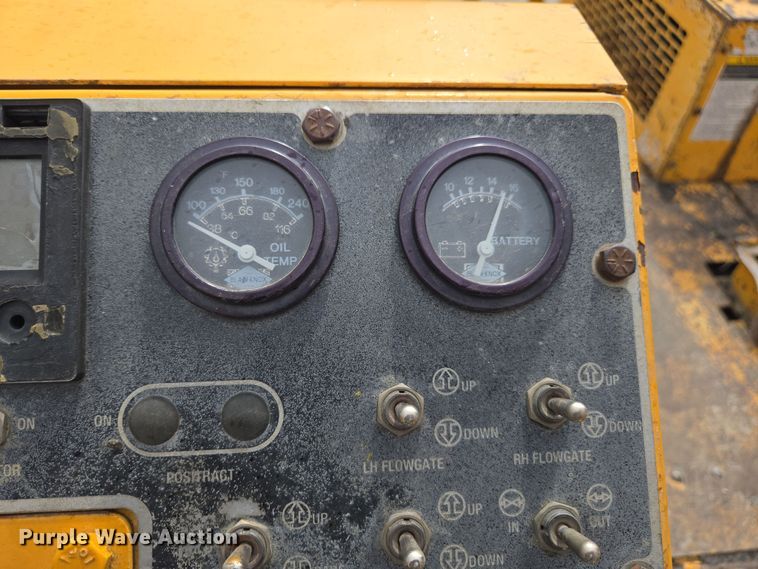 image for item DW1876 2000 Blaw-Knox PF-5510 paver