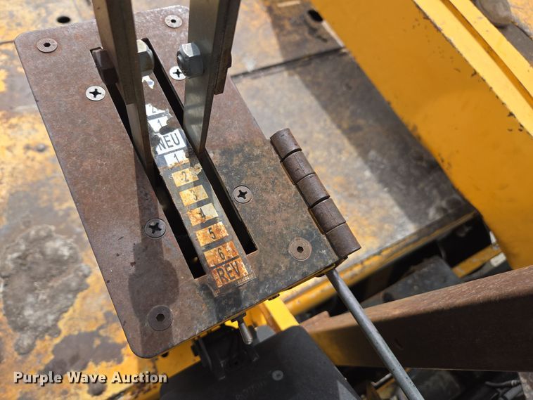 image for item DW1876 2000 Blaw-Knox PF-5510 paver