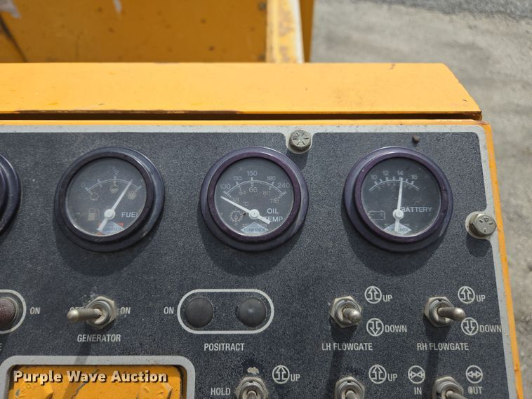 image for item DW1876 2000 Blaw-Knox PF-5510 paver