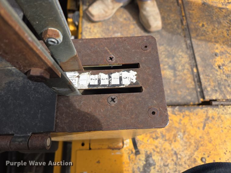 image for item DW1876 2000 Blaw-Knox PF-5510 paver