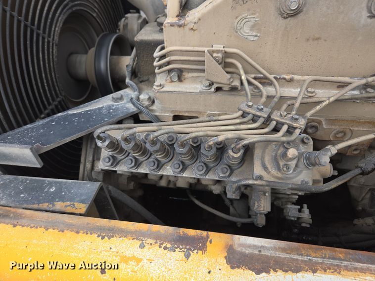 image for item DW1876 2000 Blaw-Knox PF-5510 paver